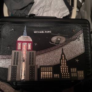 Limited edition Michael kors cross body in perfect condition used twice